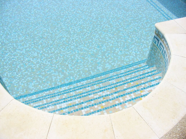 escalier piscine